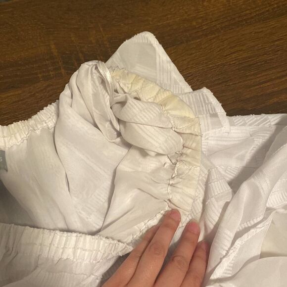 Finders Keepers White Ruffle Off The Shoulder Top GUC US Size Small - Picture 6 of 11